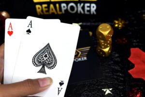 Jouer une paire d'as au poker